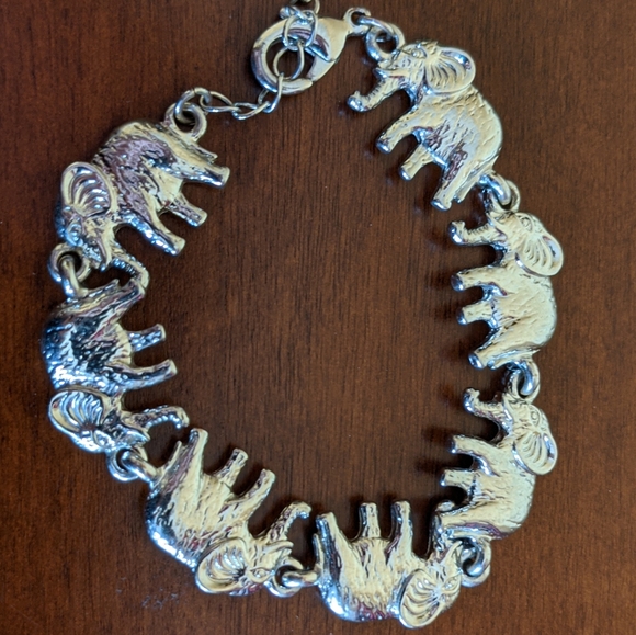 Elephant Necklace and Bracelet Set in Silver Tone - Picture 4 of 8